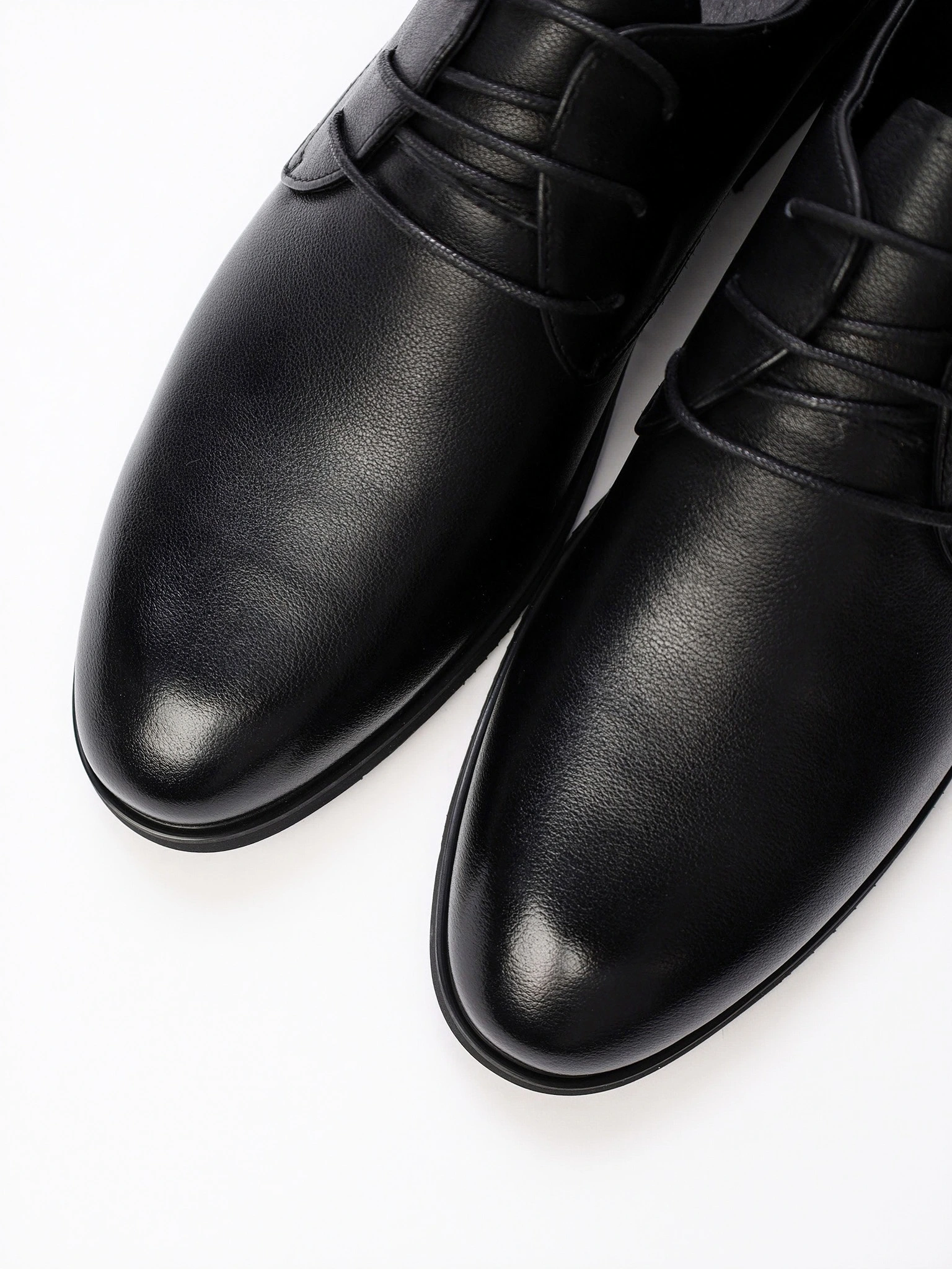 Туфли-дерби черного цвета на низком каблуке